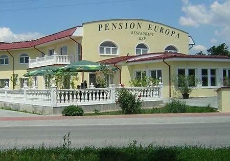 Penzion Europa Diakovce エクステリア 写真