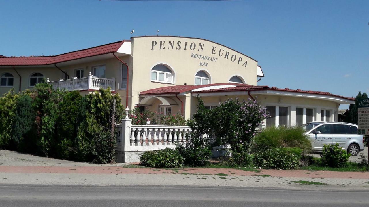 Penzion Europa Diakovce エクステリア 写真