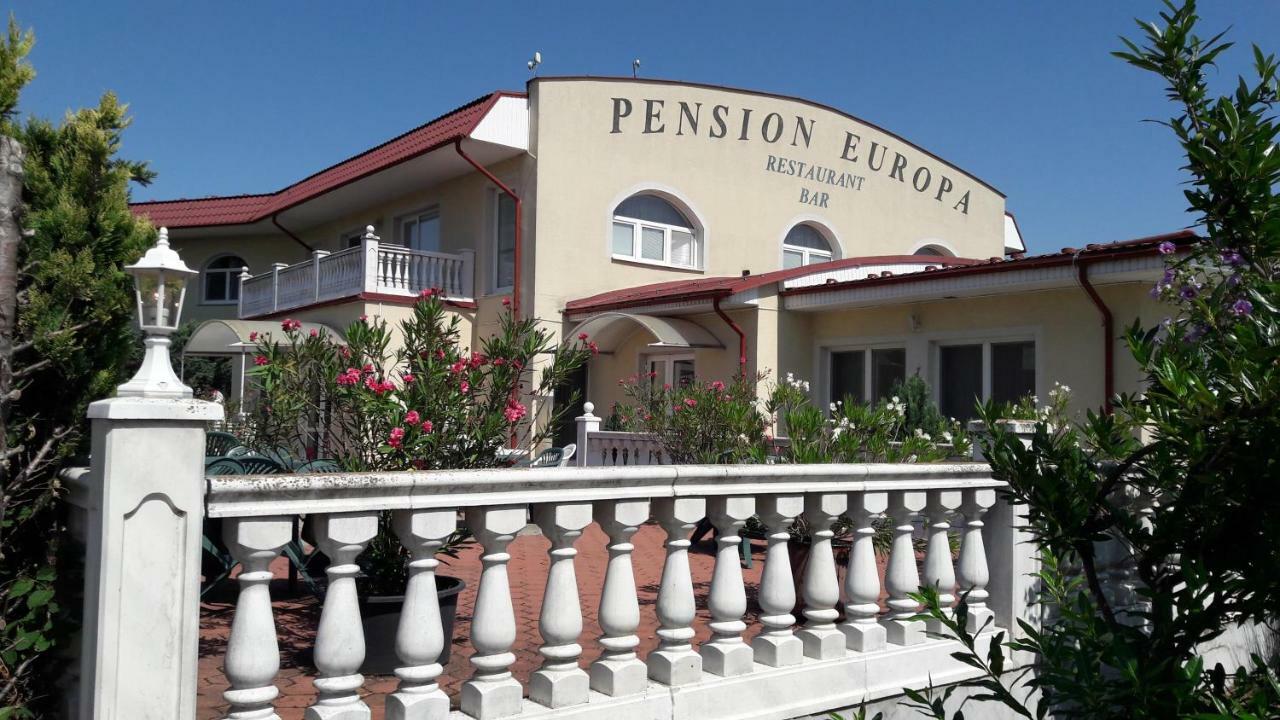 Penzion Europa Diakovce エクステリア 写真